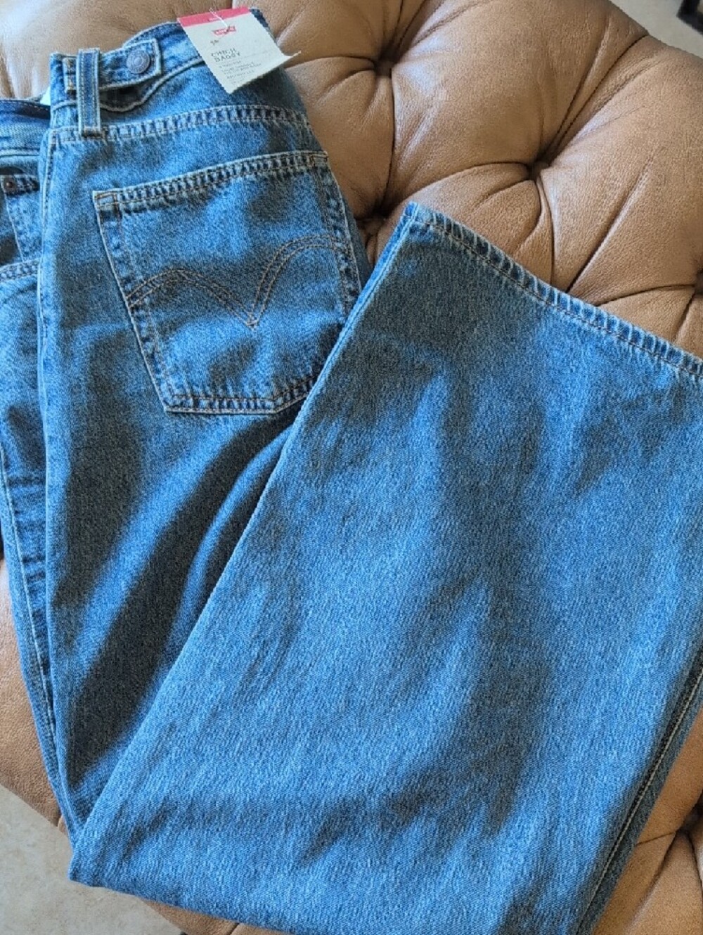 Levi's Cinch Baggy Wide-Leg High-Rise Jeans - New Shade Chasi Chasing Dreams - Picture 6 of 6